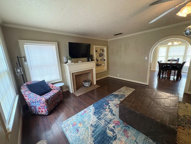 Building Photo - 2515 N Pecan St