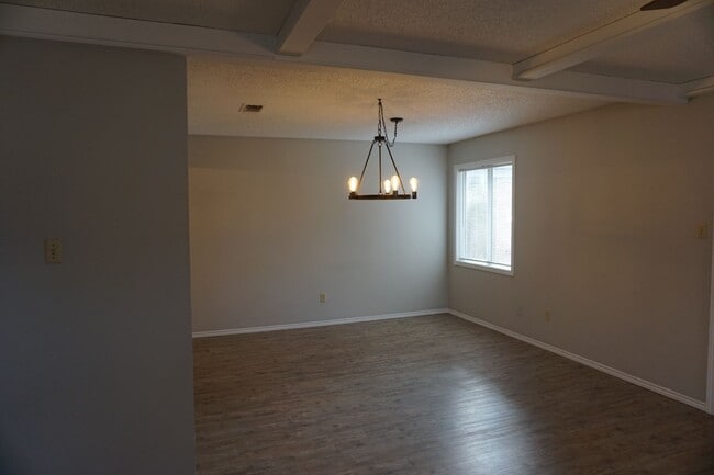 Building Photo - 3/2/2 07/14 Move In