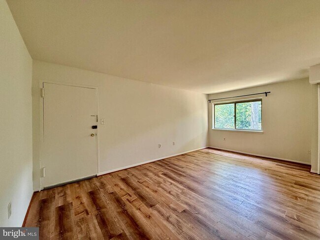 Building Photo - 12204 Braxfield Ct