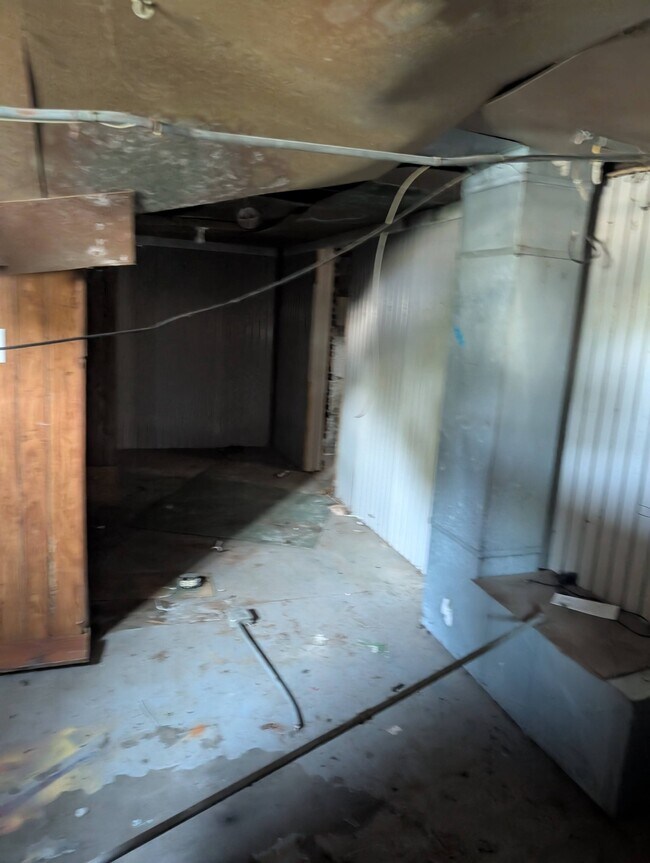 Building Photo - 422 S Louisa St