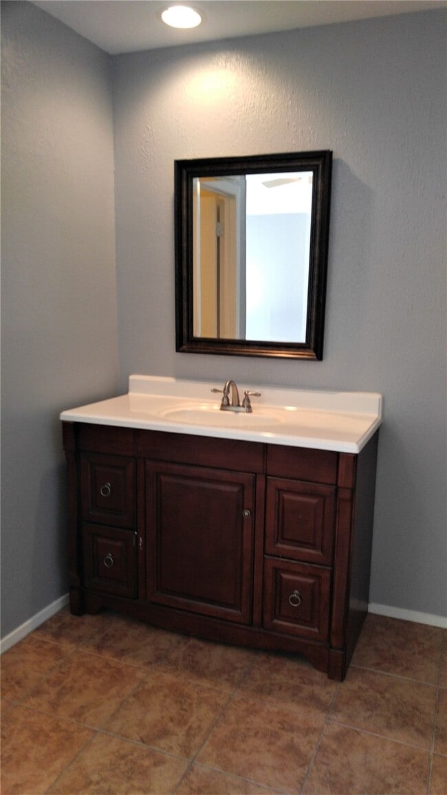 Building Photo - 3806 Pecan Cir