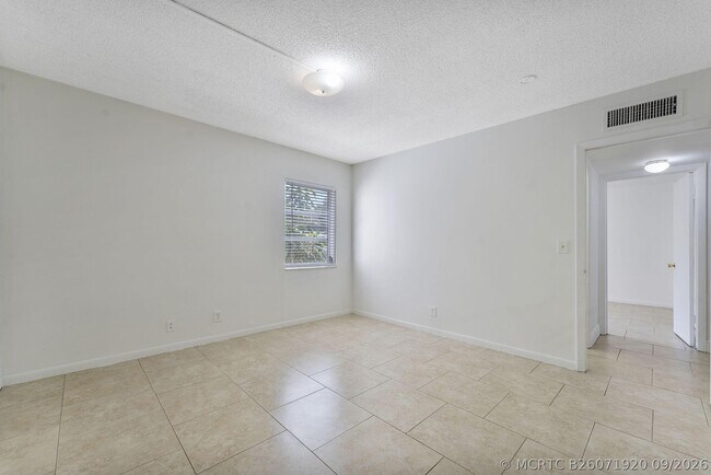 Building Photo - 632 NW 13th St