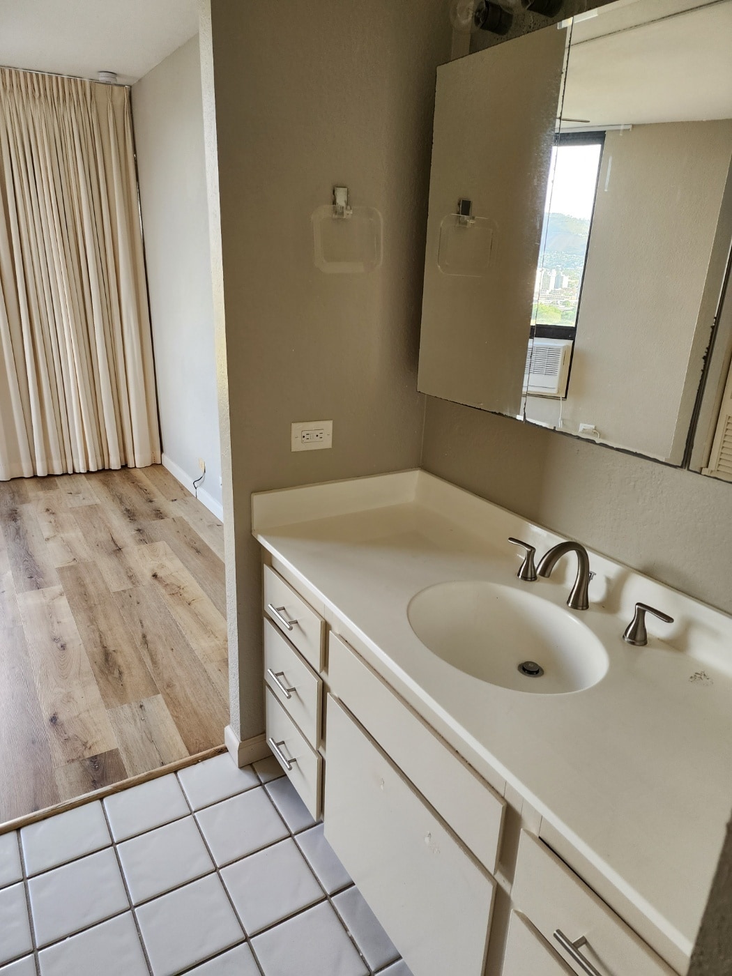 Building Photo - 320 Liliuokalani Ave