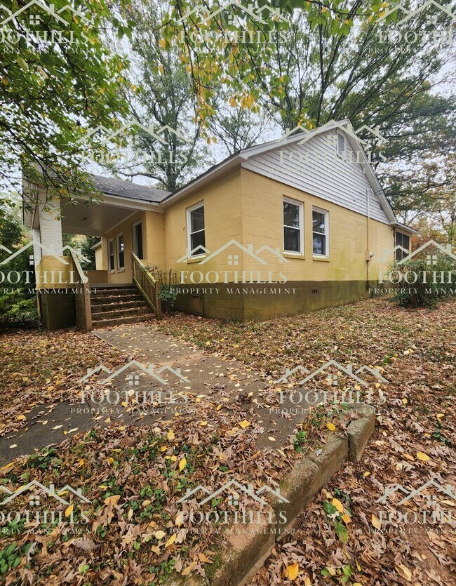 Primary Photo - 516 E Main St