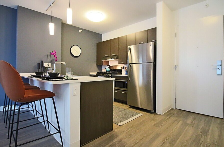 Building Photo - 632 N Wells St