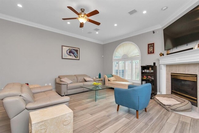 Building Photo - 1303 Raintree Cir