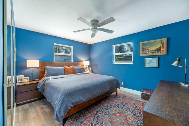 Building Photo - 5840 NE 1st Terrace