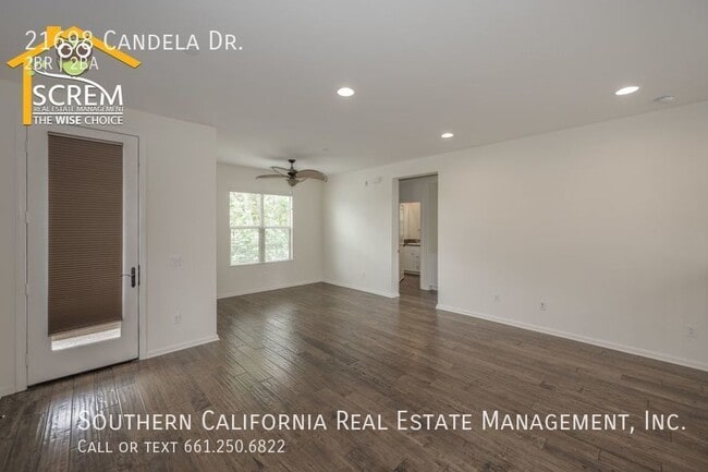 Building Photo - Updated Two Bedroom Detached Home in Gated...