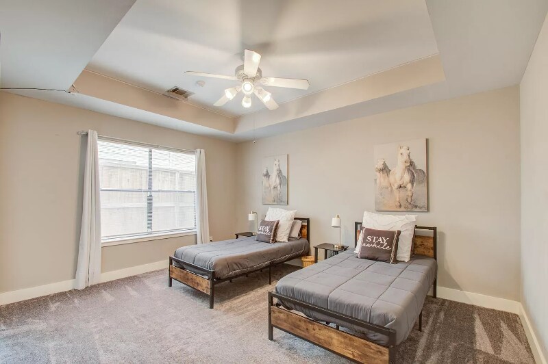 Building Photo - 9705 Riddlewood Ln