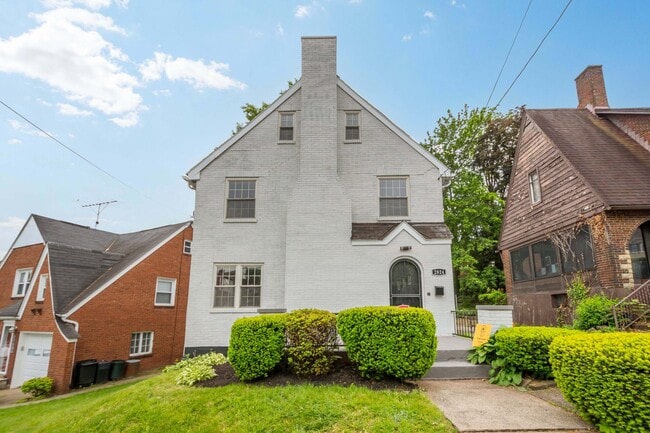 Building Photo - Stunning 5 bedroom home in McKeesport available July 1!