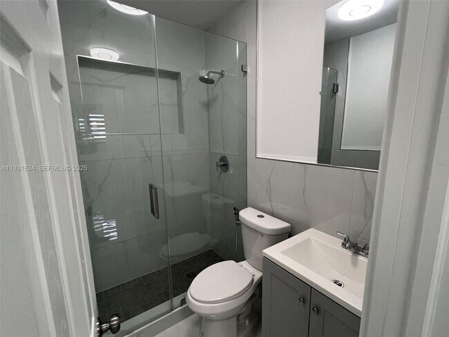 Building Photo - 5470 W 8th Ln