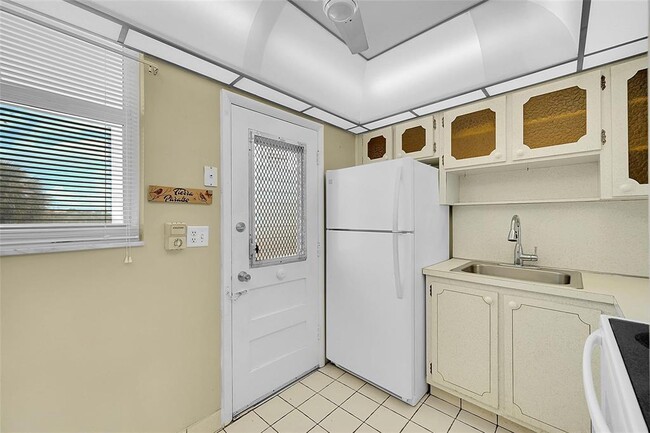 Building Photo - 2859 Leonard Dr