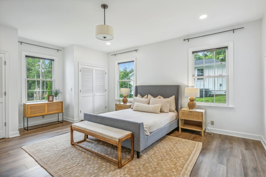 Building Photo - 2126 Sharondale Dr