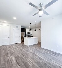 Building Photo - 1 br, 1 bath Condo - 824 S Crowley Rd