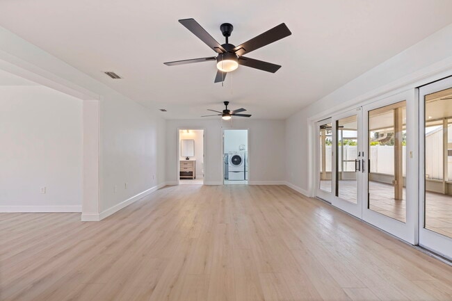 Building Photo - 934 41st Ave NE