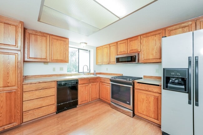 Building Photo - Charming 4 bed, 2.5 bath Lynnwood Home, $3...