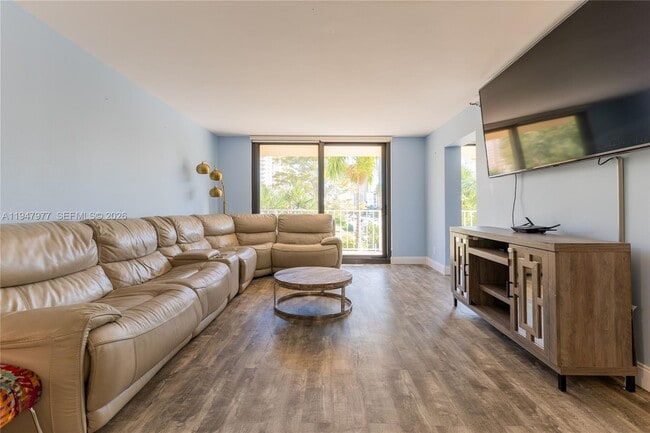 Building Photo - 290 174th St St