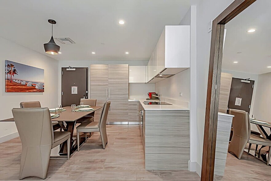 Building Photo - 777 N Ocean Dr