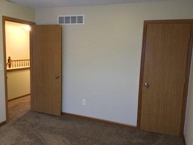 Building Photo - 180 Shaleridge Dr