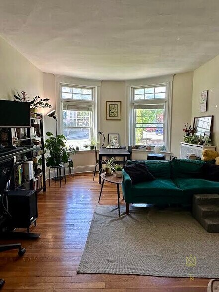 Primary Photo - 181 Winthrop Rd