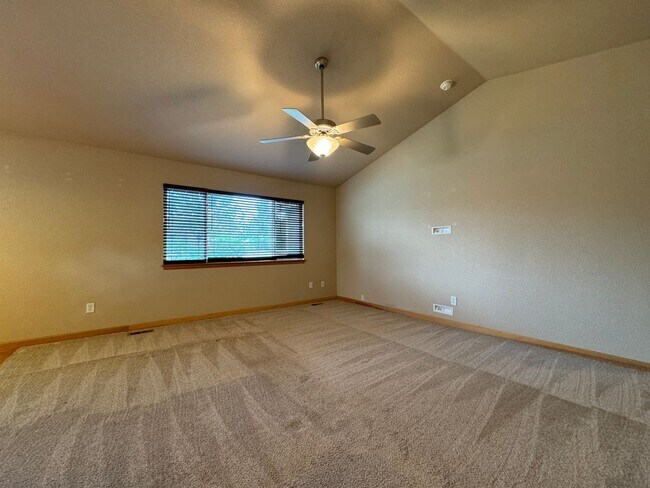 Building Photo - Wonderful Home in Wellington