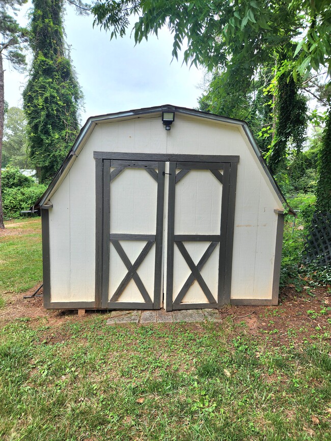Building Photo - 1482 Wesley Dr