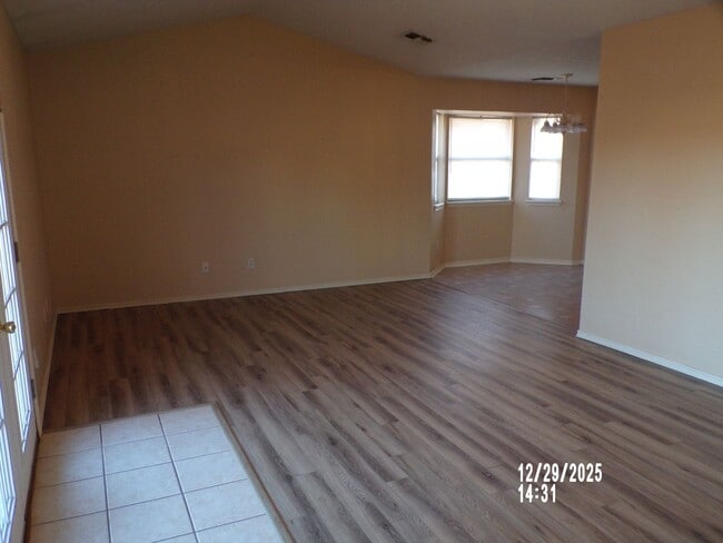 Building Photo - Fantastic eastside home