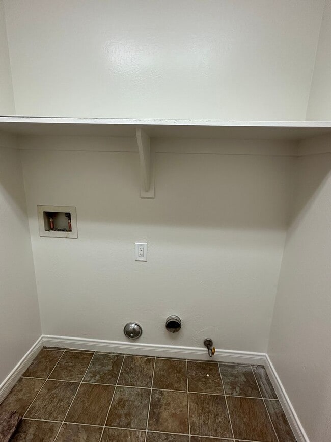 Building Photo - 3 Bed 2 Bath - Move In Special