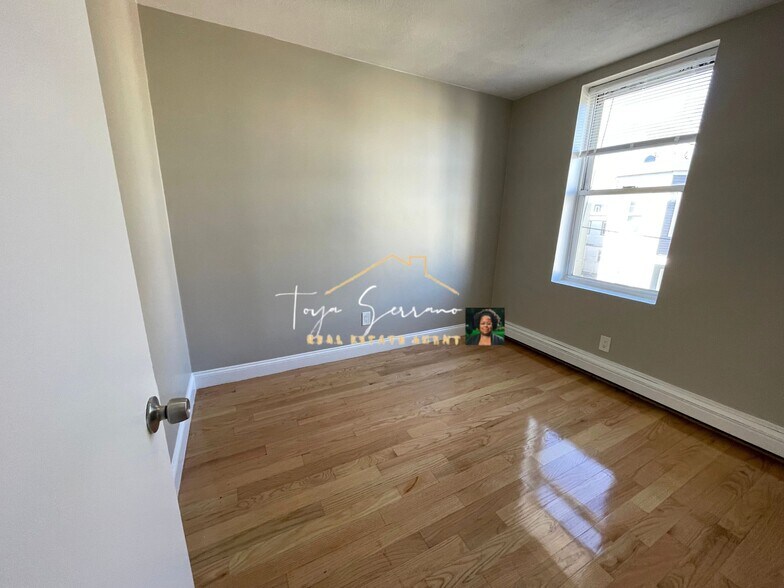 Building Photo - 67 Shawmut St