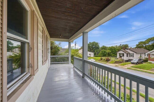Building Photo - LEASING SPECIAL - sign a 13-month lease by 7/31/2026 and second month is free!