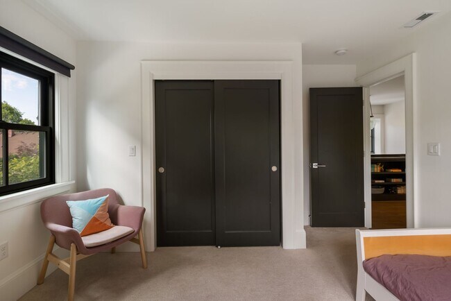 Building Photo - 2835 NE 40th Ave