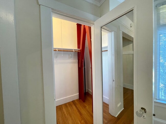 Building Photo - 440 Hyde St