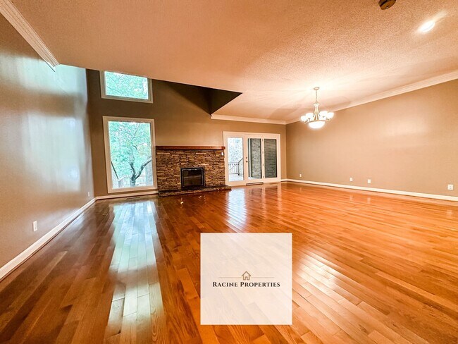 Building Photo - Townhouse available on Lake Hartwell—comes with a water view!