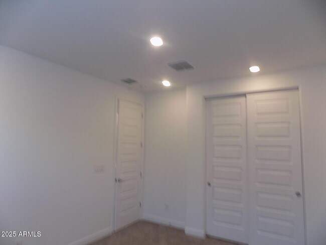 Building Photo - 1159 E Sabino Dr