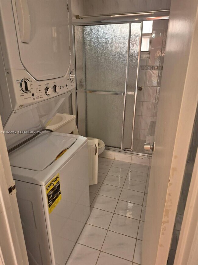 Building Photo - 440 E 23rd St