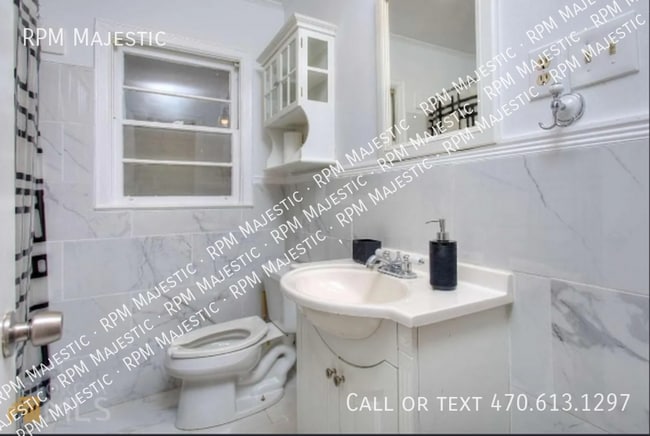 Building Photo - 2118 Rosser Terrace