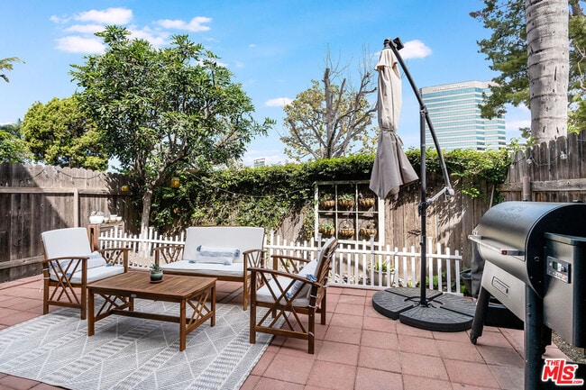 Building Photo - 4443 Saugus Ave