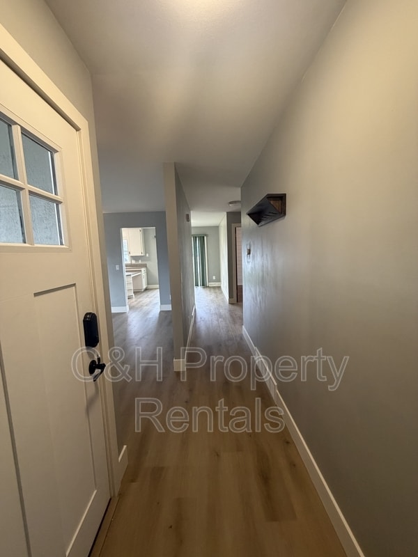 Building Photo - 915 Avenue F