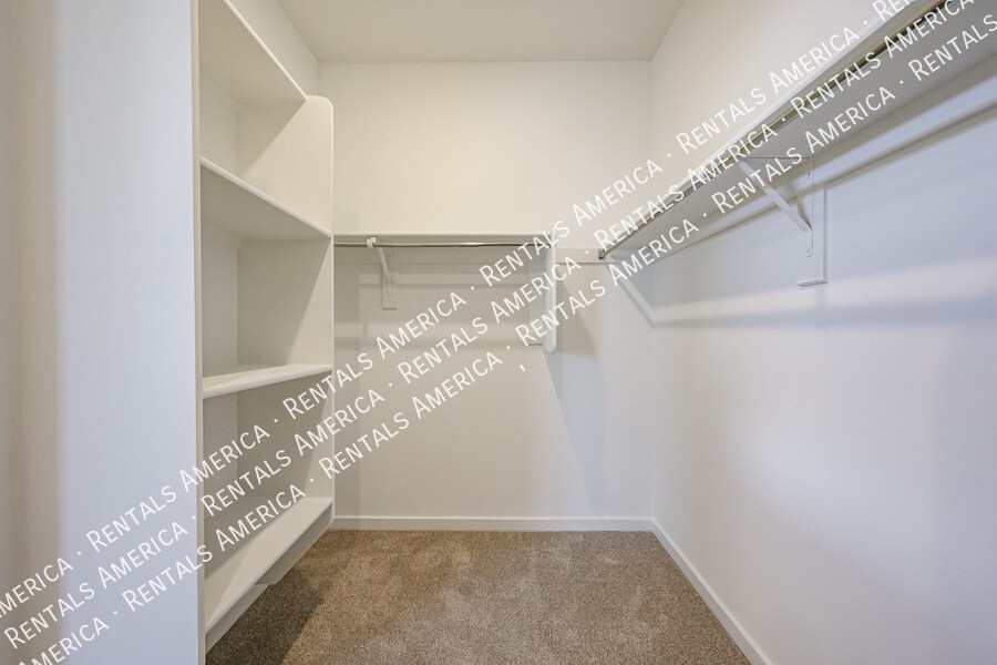 Building Photo - 3380 N Camden Dr