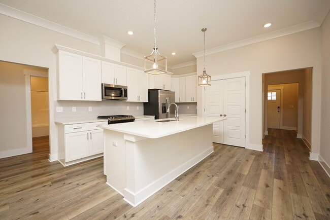 Building Photo - Four Bedroom Home