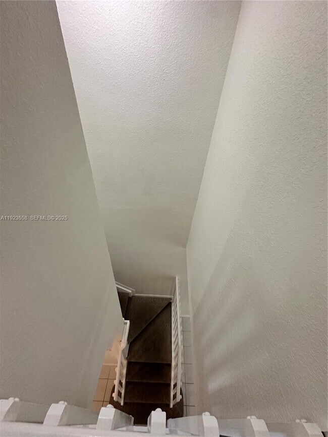 Building Photo - 1529 SE 24th Ct