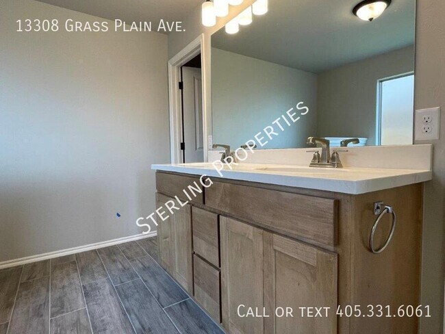 Building Photo - 13308 Grass Pln Ave