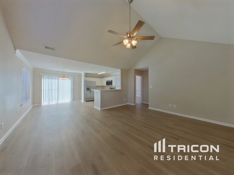 Building Photo - 2113 Sebastiani Dr