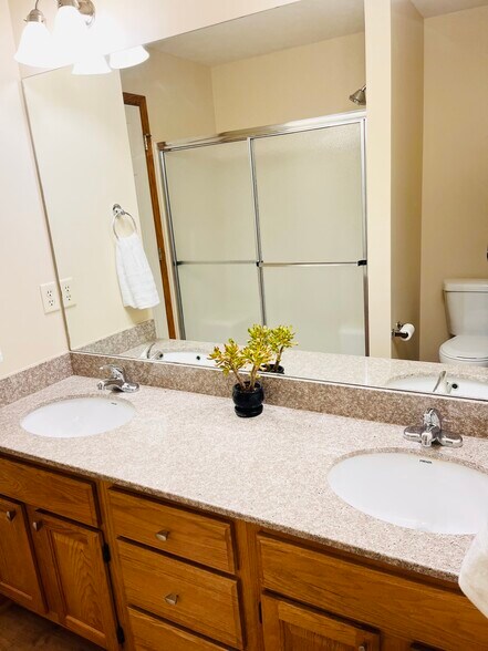 Building Photo - 8248 S 85th St