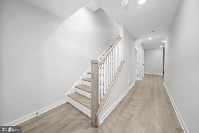 Building Photo - 258 Talucci Dr