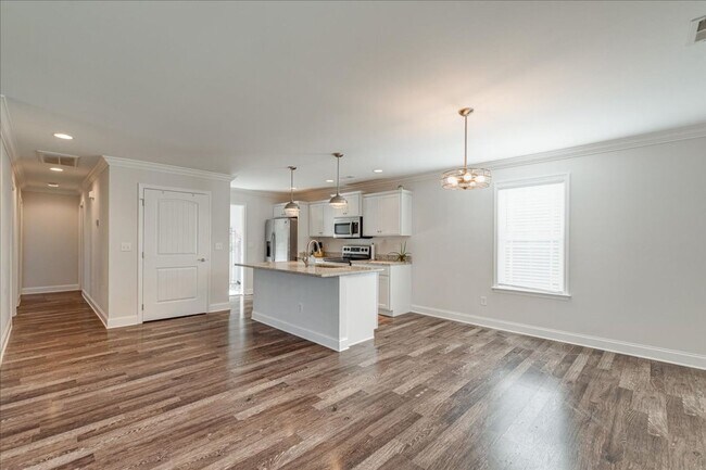 Building Photo - Beautiful 3 Bedroom Home on a Corner Lot with Modern Upgrades!