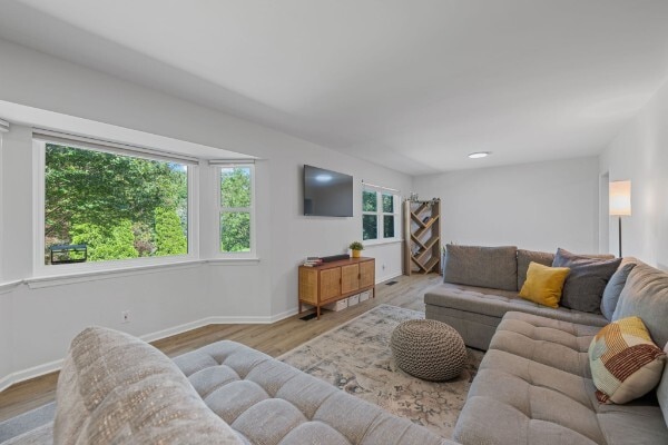 Family Room/Living Room - 1220 Franklin Dr