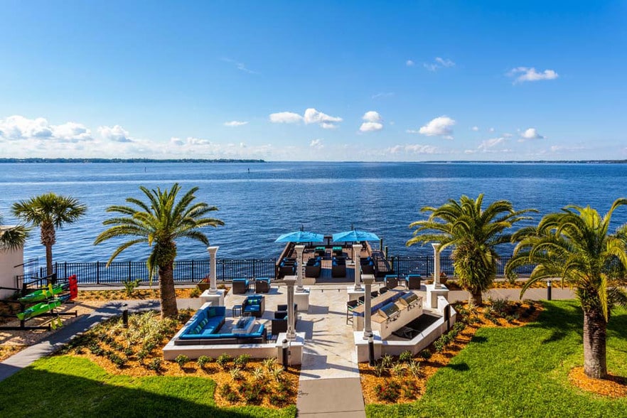 Primary Photo - Bell Riverside