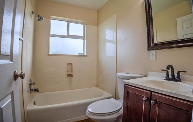 Building Photo - 588 Mulberry Cir