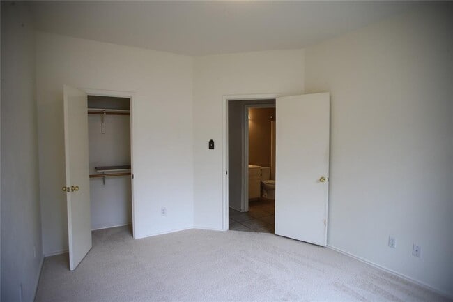 Building Photo - 403 N Blue Ridge Pkwy